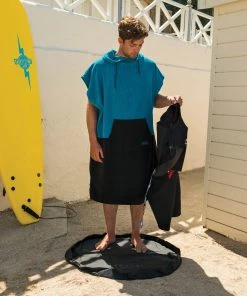 OUTDOOR LIVING Osprey Hooded Changing Towel