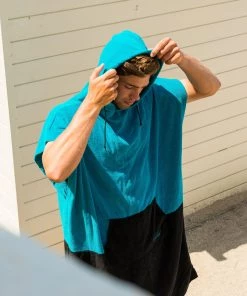 OUTDOOR LIVING Osprey Hooded Changing Towel